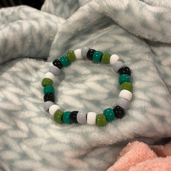 PRIDE FLAG BRACELETS!! - Picture 1 of 5